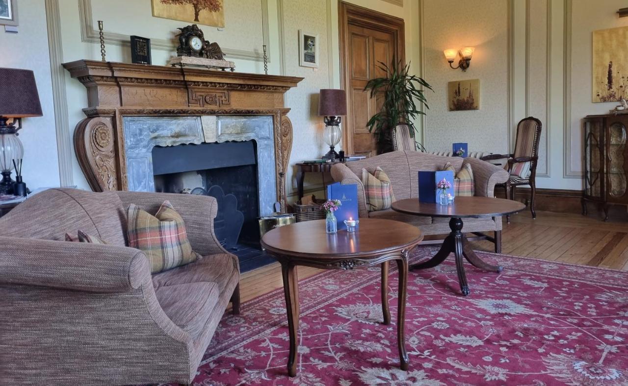 Cringletie House